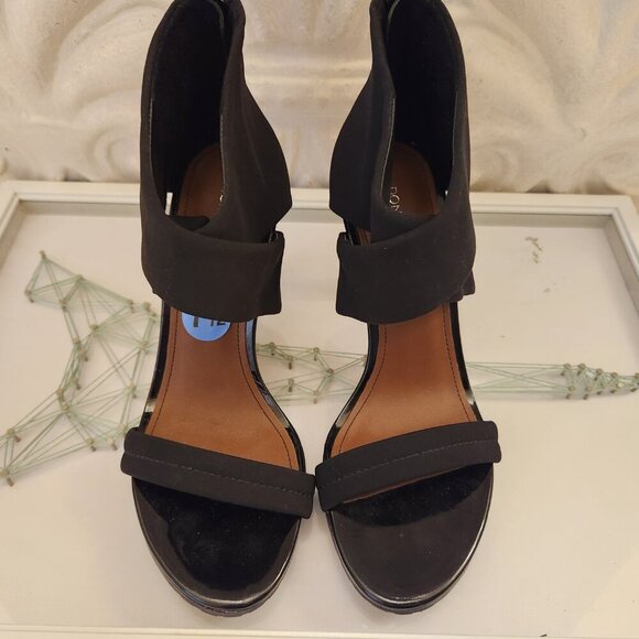 Donald Pliner "Tilly" Heeled Sandals. NWT. Size 7.5 - Picture 3 of 9